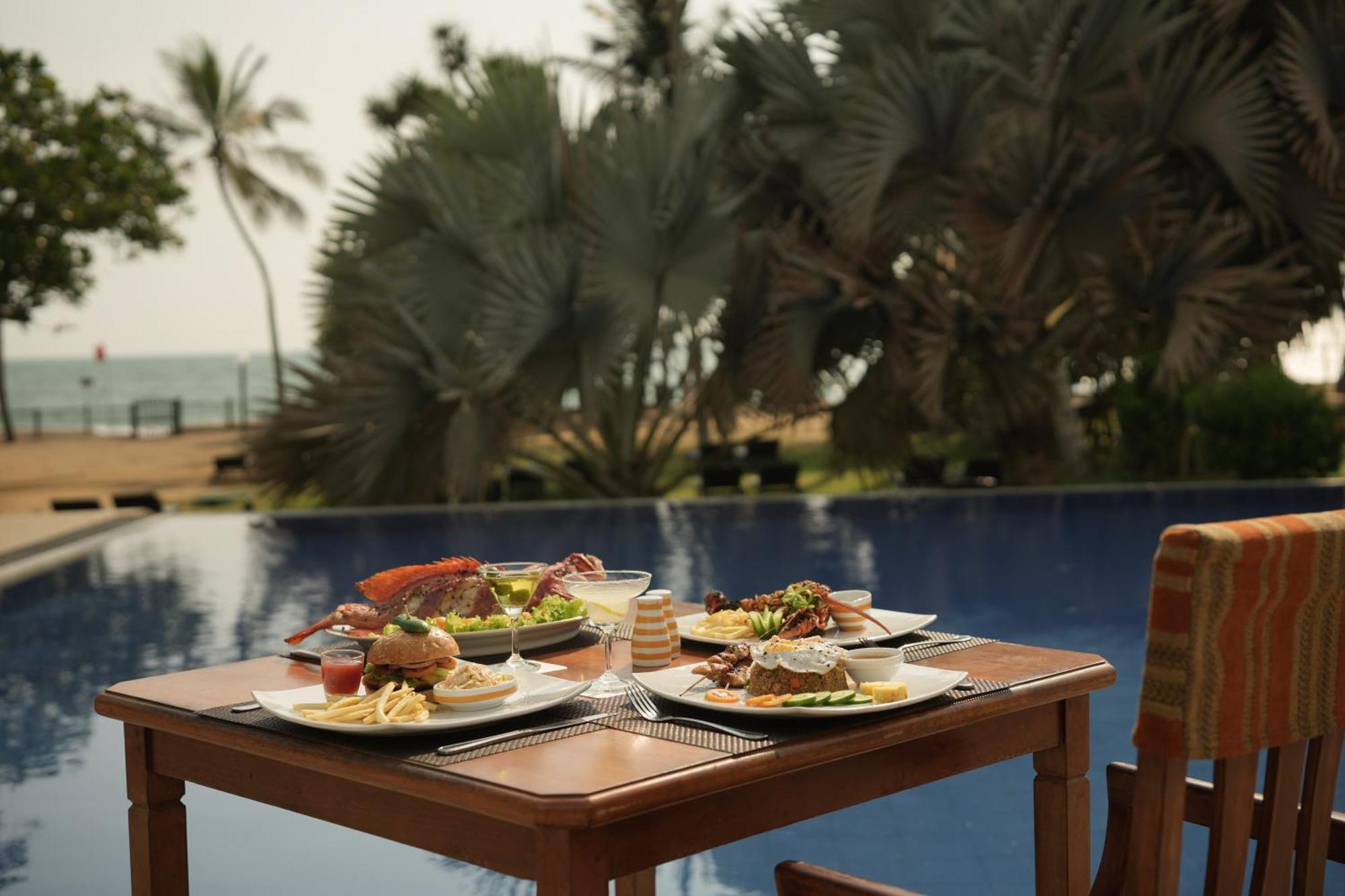 Hibiscus Beach Hotel & Villas Калутара Екстериор снимка