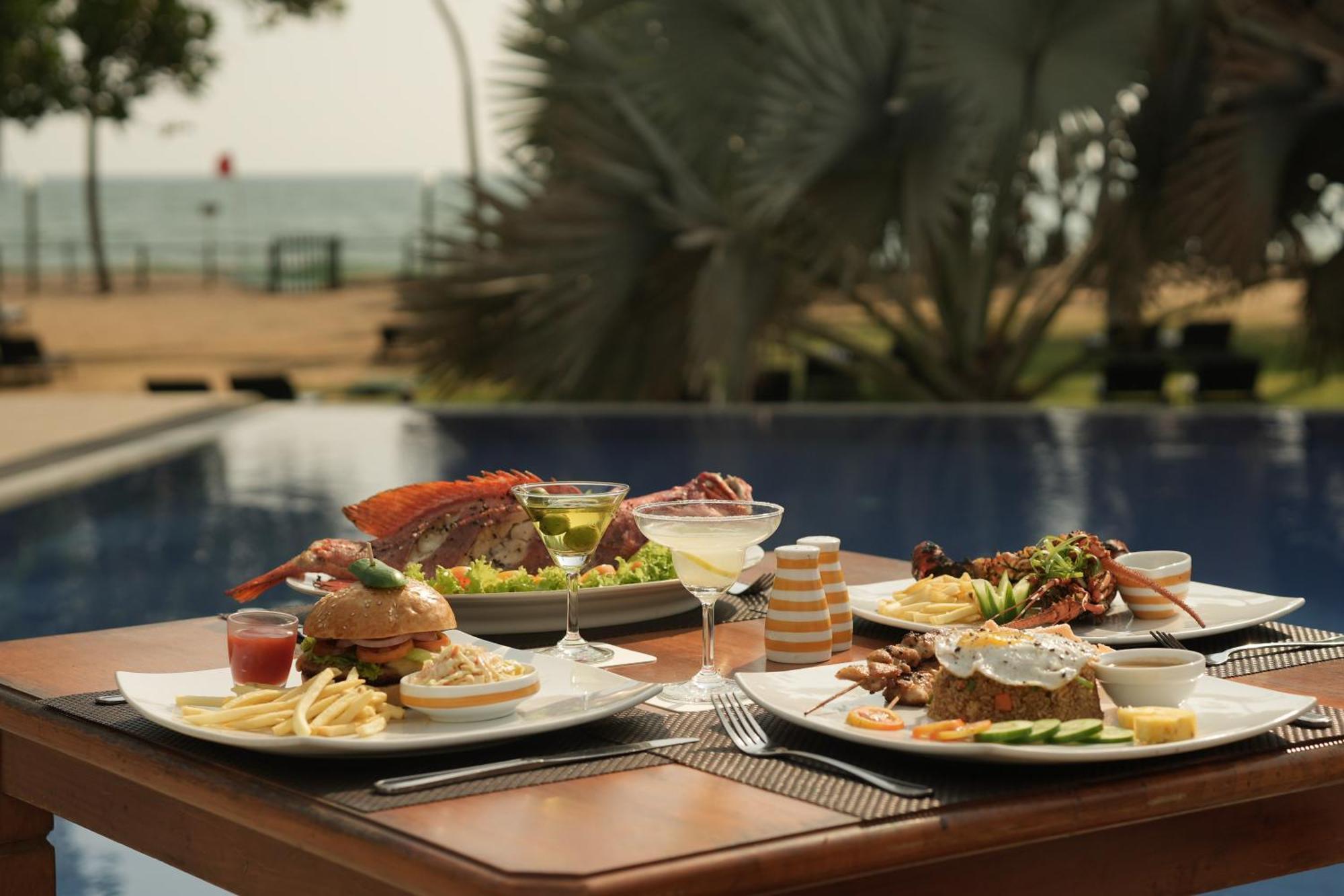 Hibiscus Beach Hotel & Villas Калутара Екстериор снимка