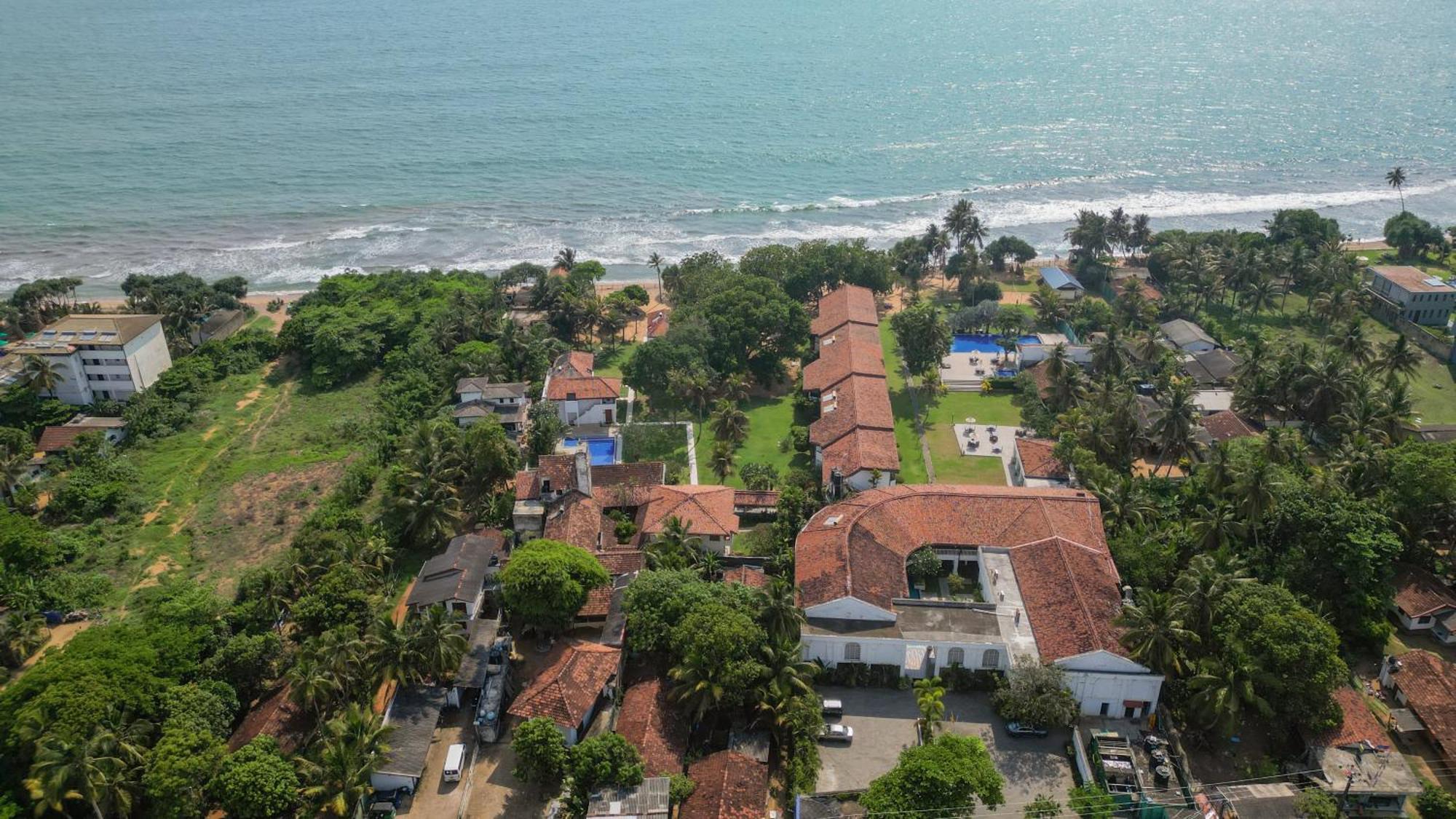 Hibiscus Beach Hotel & Villas Калутара Екстериор снимка