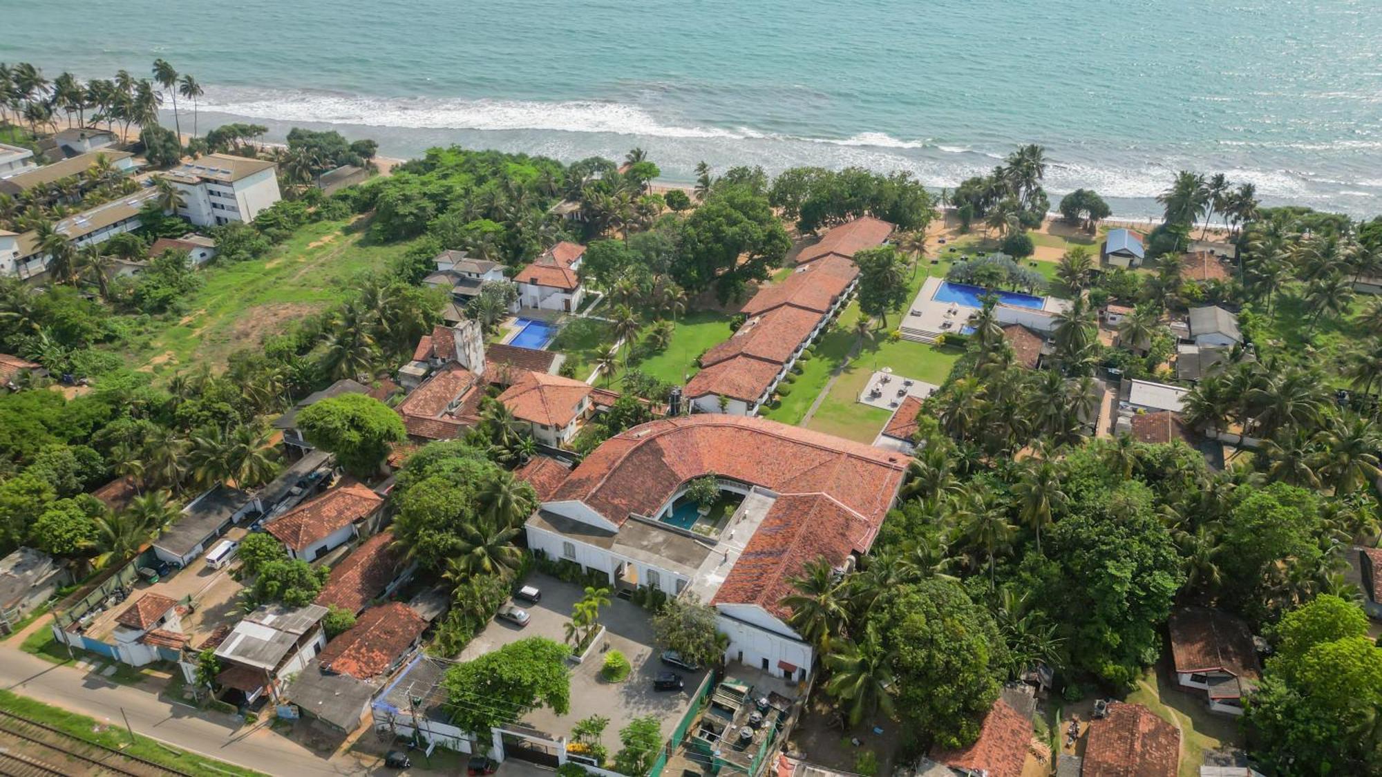 Hibiscus Beach Hotel & Villas Калутара Екстериор снимка