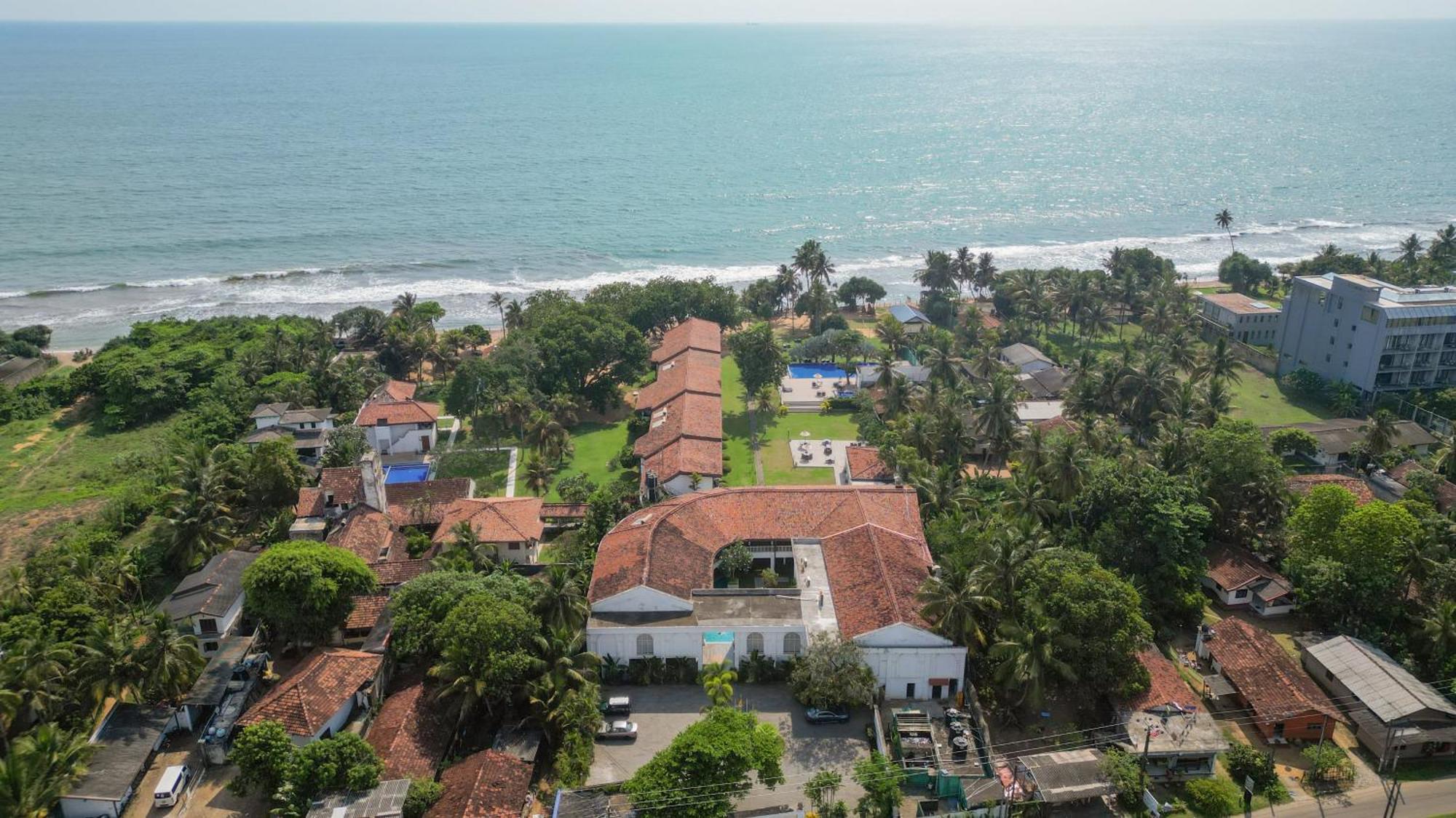 Hibiscus Beach Hotel & Villas Калутара Екстериор снимка
