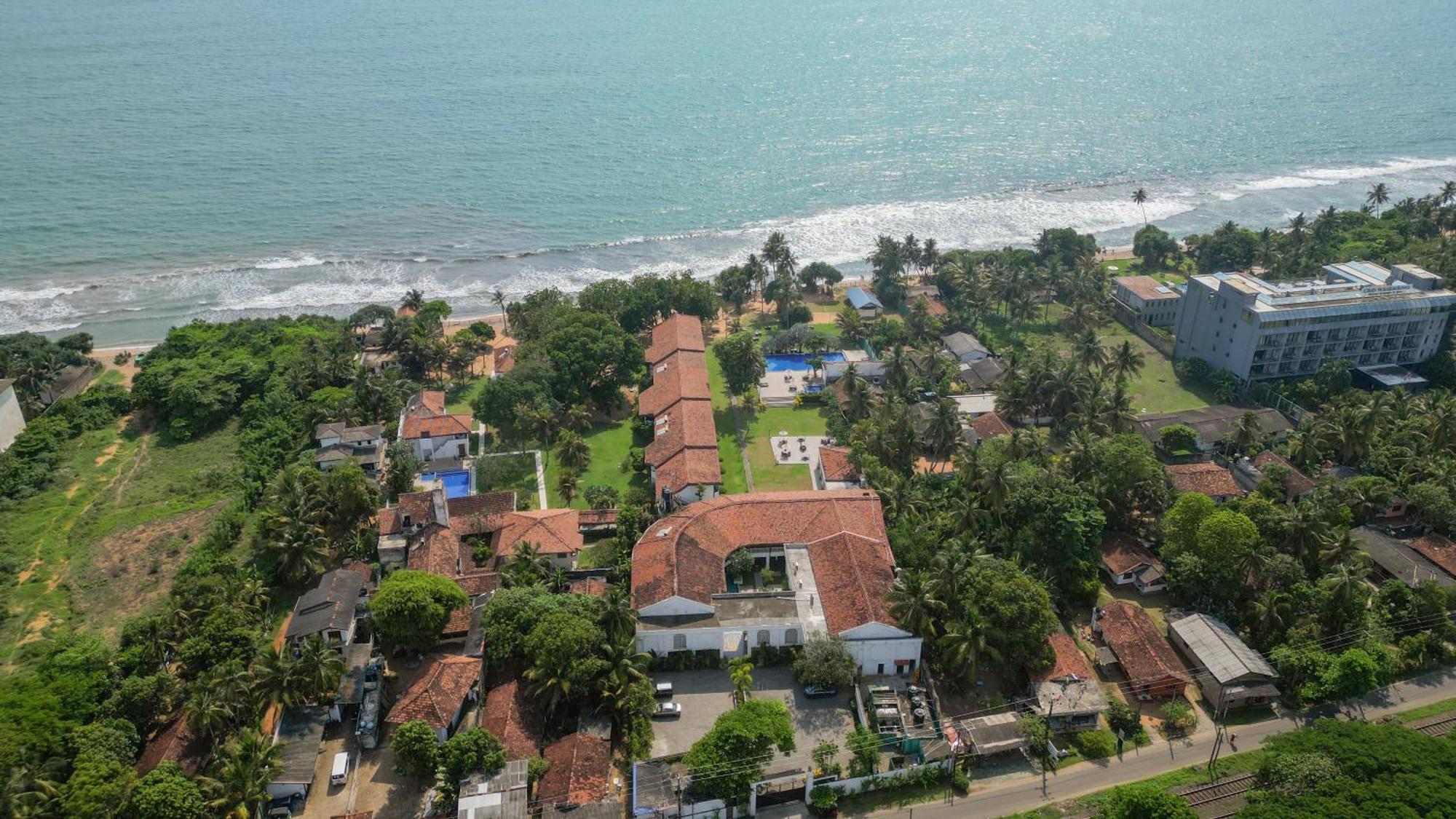 Hibiscus Beach Hotel & Villas Калутара Екстериор снимка