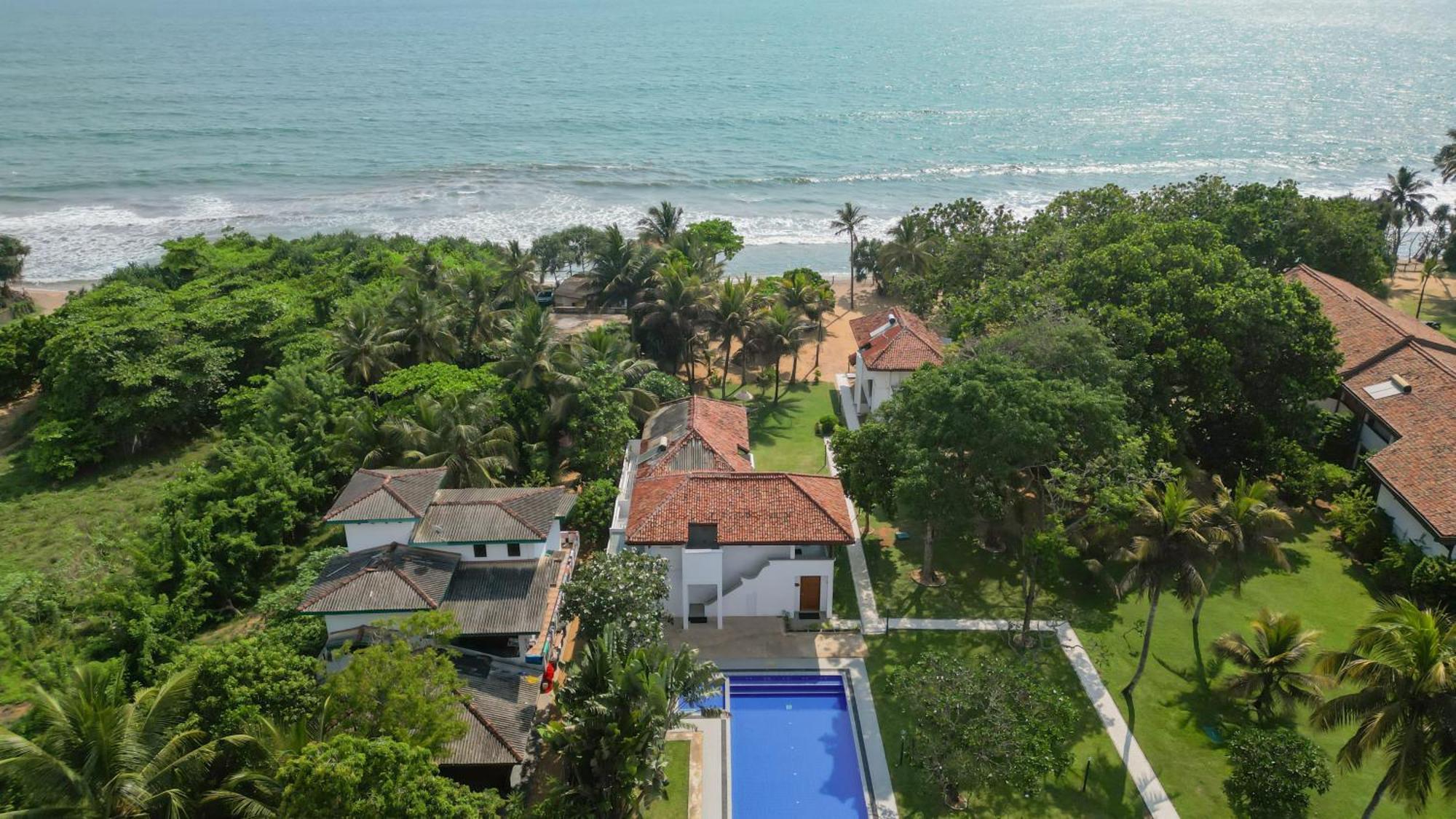 Hibiscus Beach Hotel & Villas Калутара Екстериор снимка